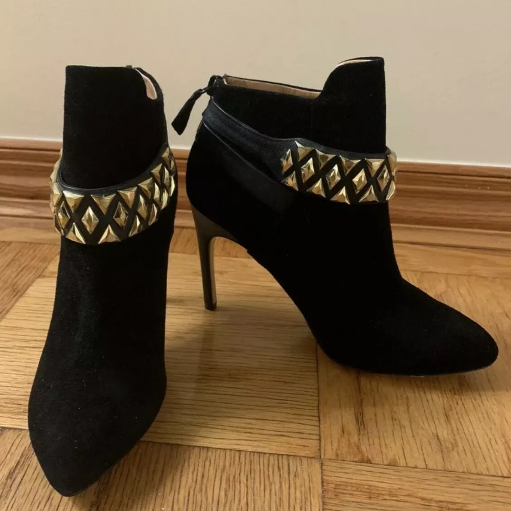 BADGLEY MISCHKA Chain Suede Ankle Booties 6 $345